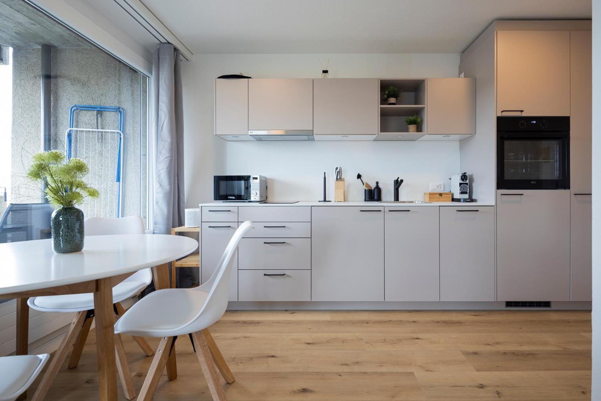 Stayy Sky Near Limmattal Hospital - Contactless Check-in Apartment *